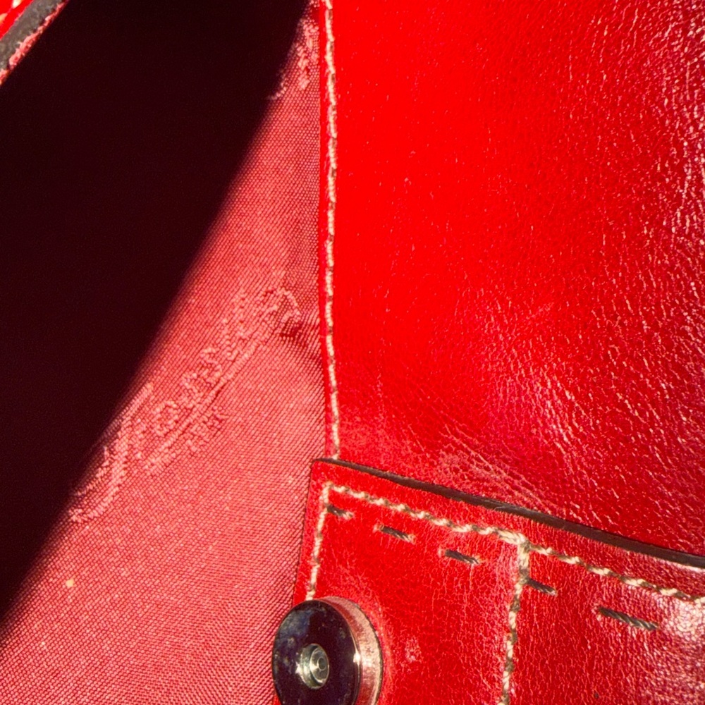 Red Leather Shoulder Bag - Sleek Women's Handbag - Picture 3 of 3